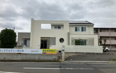 事業用に使える大型駐車場付きの戸建住宅です。